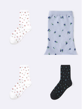 Load image into Gallery viewer, GU Ankle Socks (flower)
