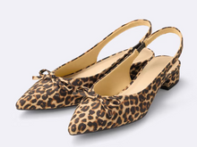 Load image into Gallery viewer, GU Ribbon Back Belt Pumps (Pre-Order)
