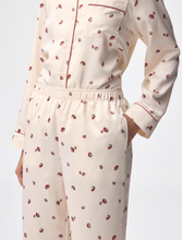 Load image into Gallery viewer, GU Satin pajamas (long sleeves &amp; long pants) (strawberry) (Pre-order)
