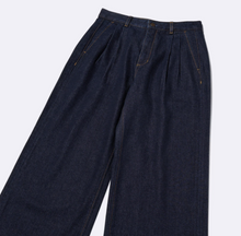 Load image into Gallery viewer, GU Denim tuck trousers (standard length 70.0-74.0cm) (Pre-order)
