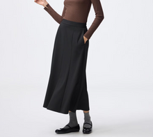 Load image into Gallery viewer, GU Cut and Sewn Flared Skirt Q(Pre-order)
