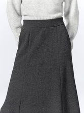 Load image into Gallery viewer, GU Brushed Rib Flare Skirt Z+E
