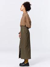 Load image into Gallery viewer, GU Fleece-lined Front Zip Skirt Q
