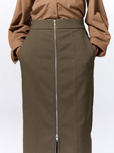 Load image into Gallery viewer, GU Fleece-lined Front Zip Skirt Q
