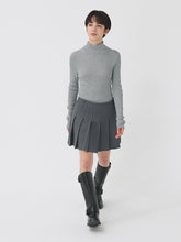 Load and play video in Gallery viewer, GU Ribbed Turtleneck Sweater (Long Sleeves)
